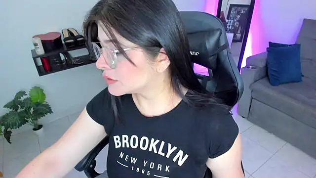 Snapshot of BellaFlaming chatting on September 20, 11:11 am BellaFlaming online show from September 20, 11:11 am