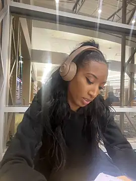 Snapshot of Iceblanca chatting on November 11, 12:21 am Iceblanca online show from November 11, 12:21 am