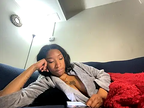 Snapshot of Iceblanca chatting on November 25, 8:25 am Iceblanca online show from November 25, 8:25 am