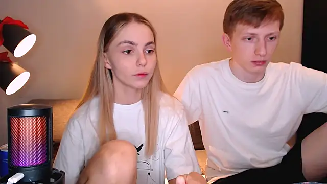 juliaanddima online show from December 17, 10:05 pm