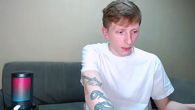 juliaanddima online show from February 22, 10:30 pm