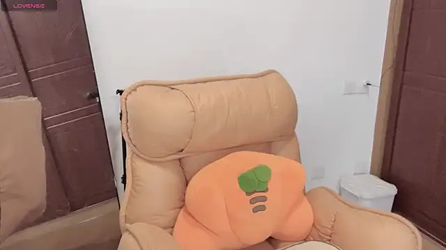 Snapshot of 4uoki chatting on September 14, 1:21 pm 4uoki online show from September 14, 1:21 pm