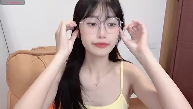 Snapshot of 4uoki chatting on October 12, 1:43 pm 4uoki online show from October 12, 1:43 pm