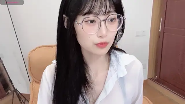 Snapshot of 4uoki chatting on October 18, 5:35 pm 4uoki online show from October 18, 5:35 pm