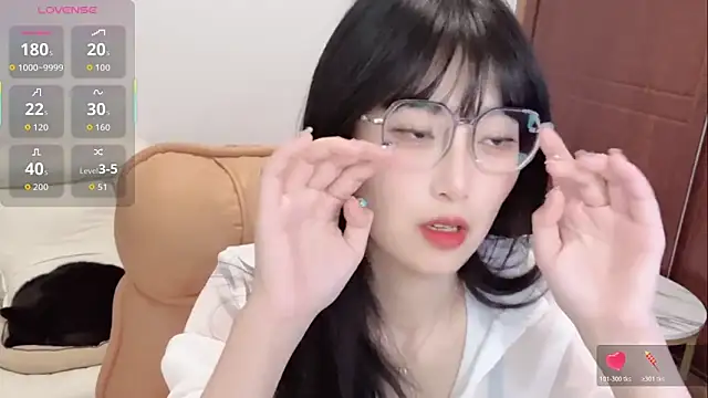 Snapshot of 4uoki chatting on November 28, 4:09 pm 4uoki online show from November 28, 4:09 pm