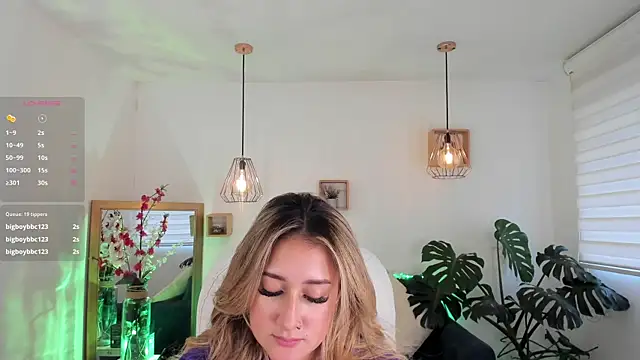 Snapshot of dina_ride chatting on March 17, 4:54 pm dina ride online show from March 17, 4:54 pm