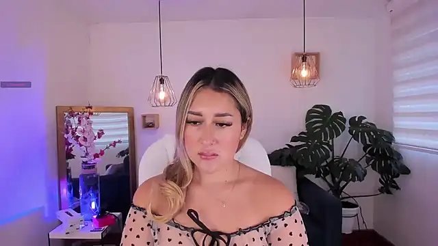 Snapshot of dina_ride chatting on September 19, 12:39 pm dina ride online show from September 19, 12:39 pm