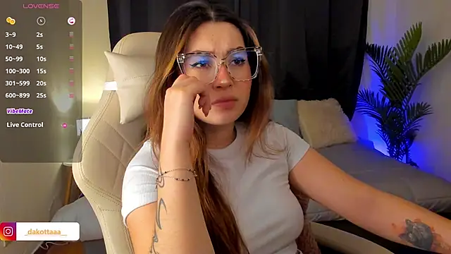 Snapshot of dakottaa_ chatting on November 6, 11:15 pm dakottaa online show from November 6, 11:15 pm