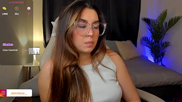 Snapshot of dakottaa_ chatting on November 19, 11:38 pm dakottaa online show from November 19, 11:38 pm