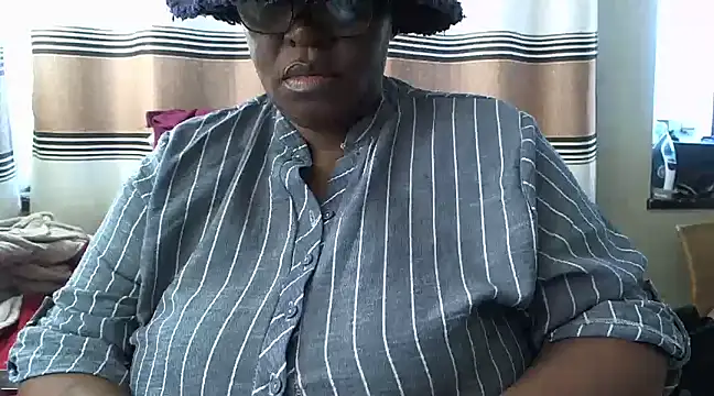 Snapshot of BustyyGoddess chatting on January 22, 6:10 am BustyyGoddess online show from January 22, 6:10 am