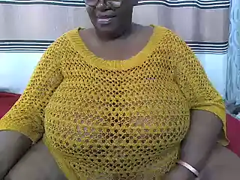 Snapshot of BustyyGoddess chatting on February 11, 8:37 am BustyyGoddess online show from February 11, 8:37 am