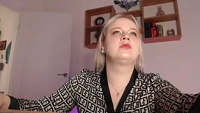 Snapshot of Karolina_love_ chatting on November 15, 7:43 pm Karolina love online show from November 15, 7:43 pm