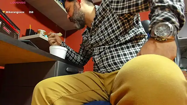 Maxi TheBigDaddy online show from February 26, 6:32 pm