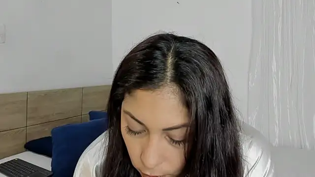 Lauralove 69 online show from May 23, 9:30 pm