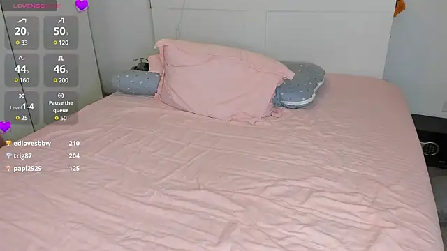 Snapshot of xonicxo chatting on December 9, 3:22 pm xonicxo online show from December 9, 3:22 pm