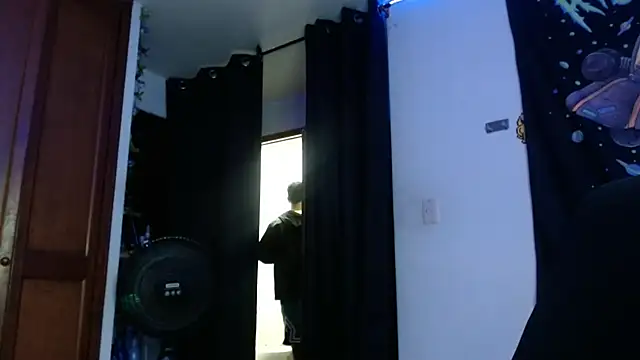 Snapshot of shy_katy_ chatting on December 19, 1:50 am shy katy online show from December 19, 1:50 am