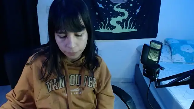 Snapshot of shy_katy_ chatting on January 18, 12:57 am shy katy online show from January 18, 12:57 am