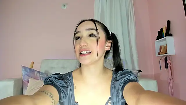 tinysara online show from February 27, 9:47 pm