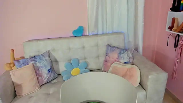 tinysara online show from February 28, 4:42 pm