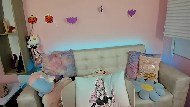 tinysara online show from October 24, 4:14 pm