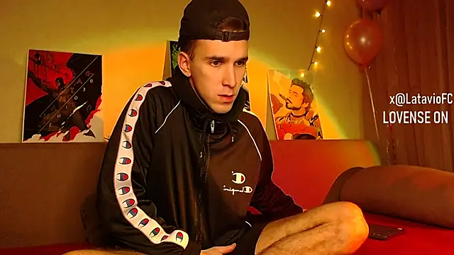 Snapshot of Midnighter_ chatting on December 25, 2:03 am Midnighter  online show from December 25, 2:03 am