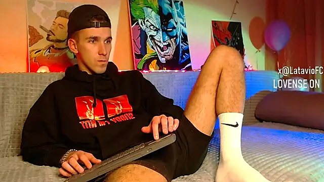 Snapshot of Midnighter_ chatting on January 14, 5:40 am Midnighter  online show from January 14, 5:40 am