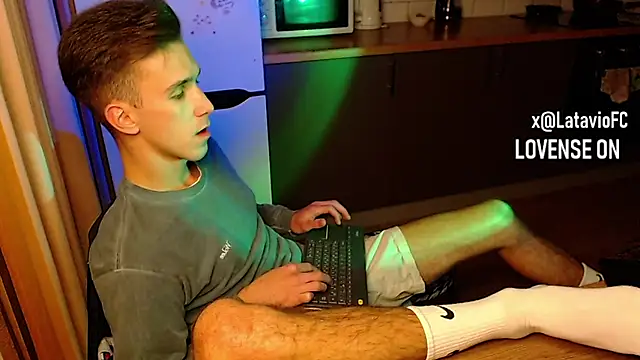 Snapshot of Midnighter_ chatting on September 24, 1:53 am Midnighter  online show from September 24, 1:53 am