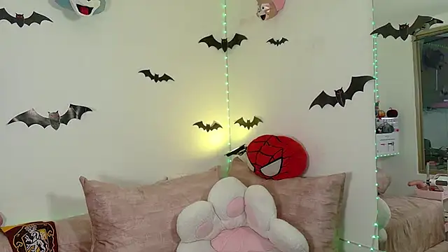 Snapshot of megan_doll2 chatting on October 31, 8:54 pm megan doll2 online show from October 31, 8:54 pm