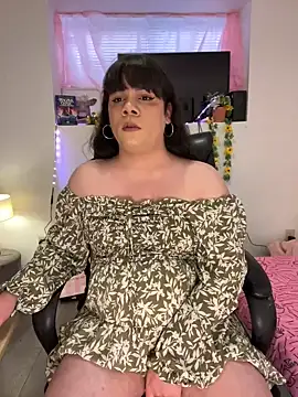 Snapshot of Violetacam_05 chatting on March 1, 6:32 pm Violetacam 05 online show from March 1, 6:32 pm