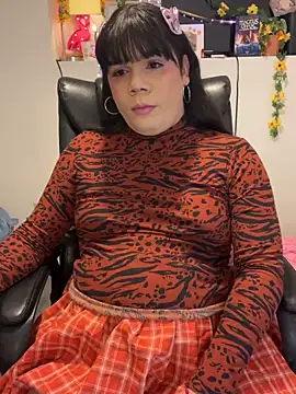 Snapshot of Violetacam_05 chatting on March 11, 7:04 am Violetacam 05 online show from March 11, 7:04 am