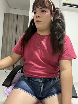 Snapshot of Violetacam_05 chatting on September 20, 10:49 am Violetacam 05 online show from September 20, 10:49 am