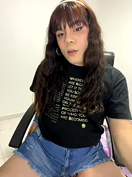 Snapshot of Violetacam_05 chatting on October 4, 9:07 am Violetacam 05 online show from October 4, 9:07 am