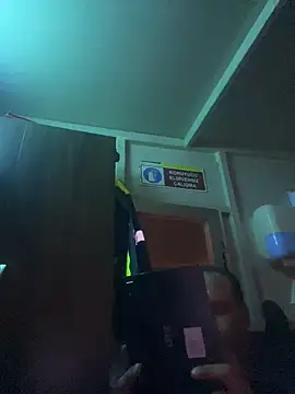 Snapshot of mustican422 chatting on December 6, 10:41 pm mustican422 online show from December 6, 10:41 pm