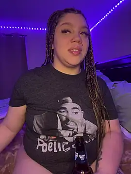 QueenNuttCollector online show from December 21, 1:58 am