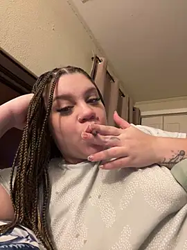 QueenNuttCollector online show from January 30, 1:33 am