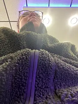 QueenNuttCollector online show from March 1, 2:55 pm