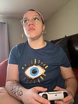 QueenNuttCollector online show from September 24, 2:20 pm