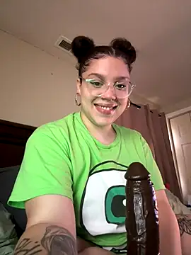 QueenNuttCollector online show from November 12, 3:34 pm