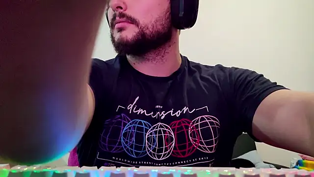 Snapshot of iurytx chatting on November 26, 11:17 pm iurytx online show from November 26, 11:17 pm