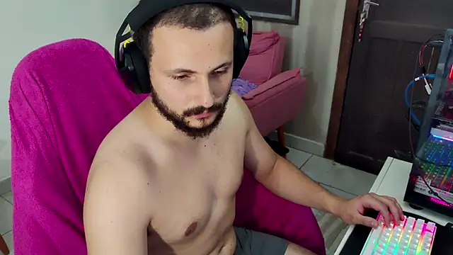 Snapshot of iurytx chatting on December 15, 8:46 pm iurytx online show from December 15, 8:46 pm