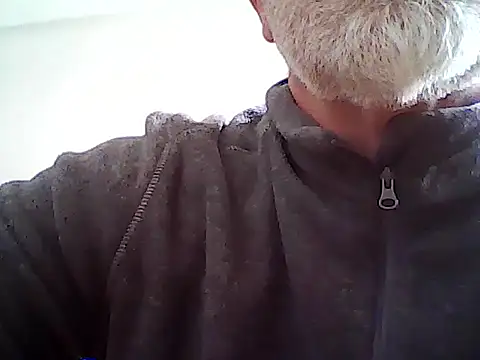 Snapshot of xcimeru chatting on March 1, 12:23 pm xcimeru online show from March 1, 12:23 pm