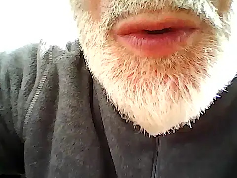 Snapshot of xcimeru chatting on March 5, 12:00 pm xcimeru online show from March 5, 12:00 pm