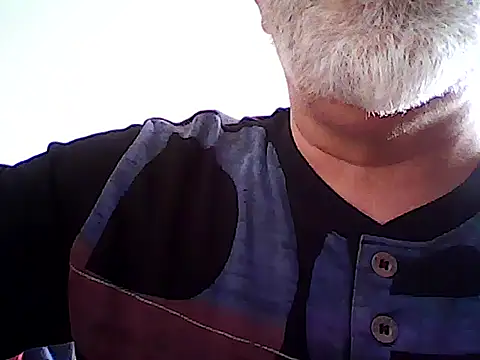 Snapshot of xcimeru chatting on March 7, 2:45 pm xcimeru online show from March 7, 2:45 pm