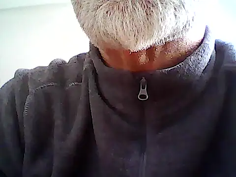 Snapshot of xcimeru chatting on March 15, 7:53 am xcimeru online show from March 15, 7:53 am