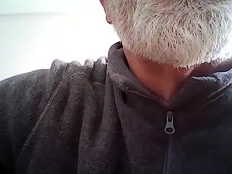 Snapshot of xcimeru chatting on March 19, 11:06 am xcimeru online show from March 19, 11:06 am