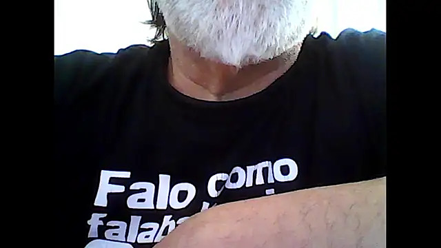 Snapshot of xcimeru chatting on October 6, 2:14 pm xcimeru online show from October 6, 2:14 pm