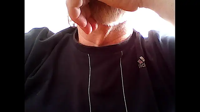 Snapshot of xcimeru chatting on October 24, 1:40 pm xcimeru online show from October 24, 1:40 pm