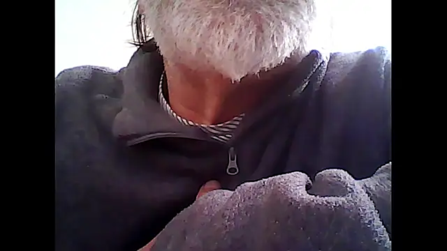 Snapshot of xcimeru chatting on October 29, 3:58 pm xcimeru online show from October 29, 3:58 pm