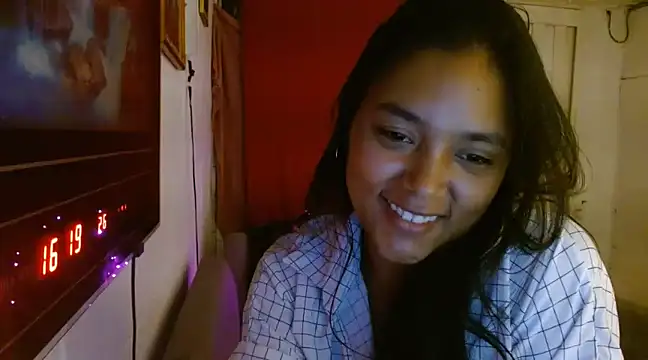 Snapshot of Chiara_petterson chatting on December 5, 7:05 am Chiara petterson online show from December 5, 7:05 am