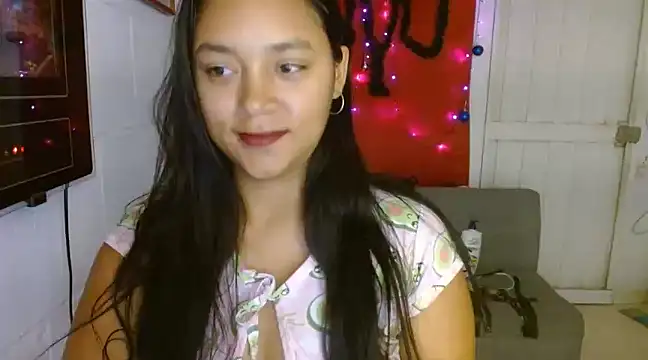 Snapshot of Chiara_petterson chatting on December 20, 5:25 am Chiara petterson online show from December 20, 5:25 am